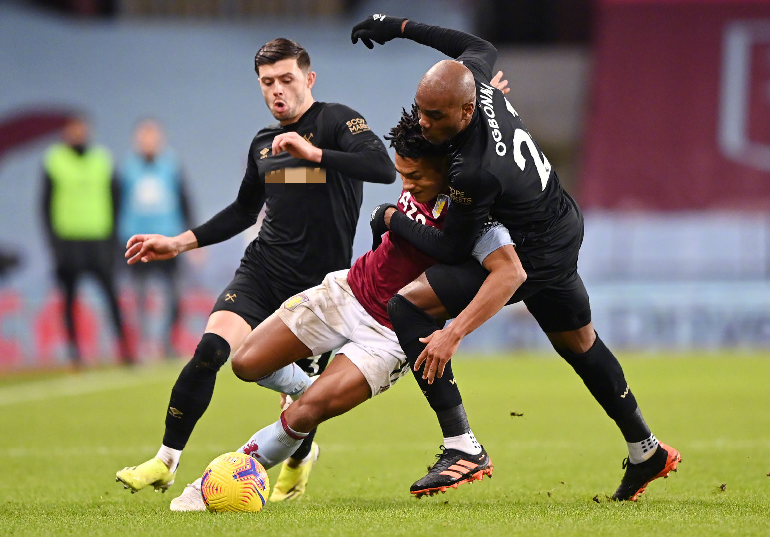 曼联正在努 曼联正在努